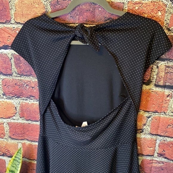Gap Black Fit & Flare Skater Dress with Open Back with Bunny Tie Size 8 - Picture 7 of 10